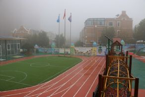 雾中的童林堡-朦胧体育场